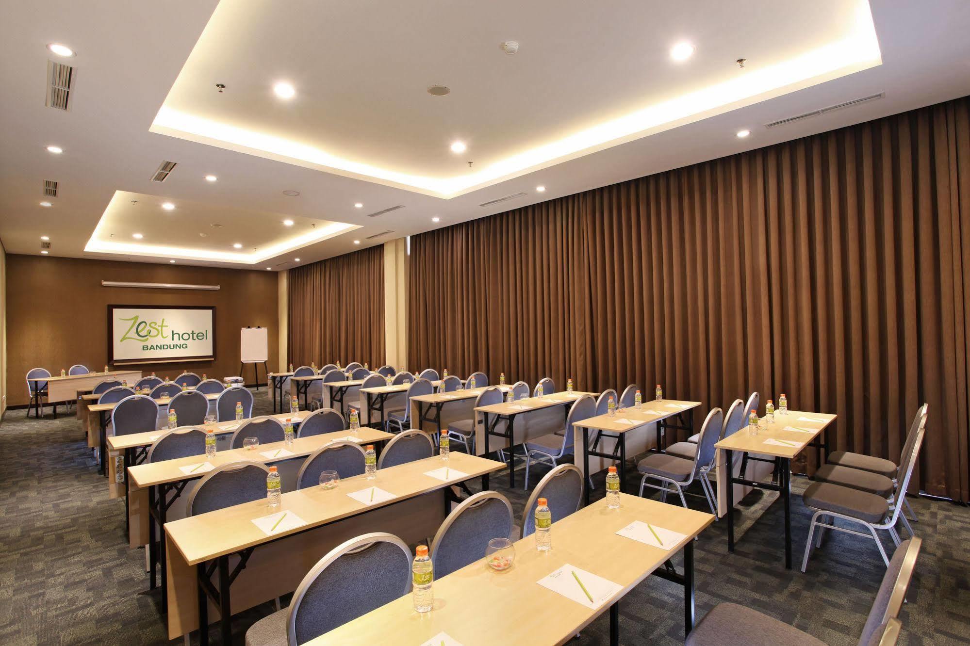 Zest Sukajadi Bandung By Swiss-Belhotel International Екстер'єр фото