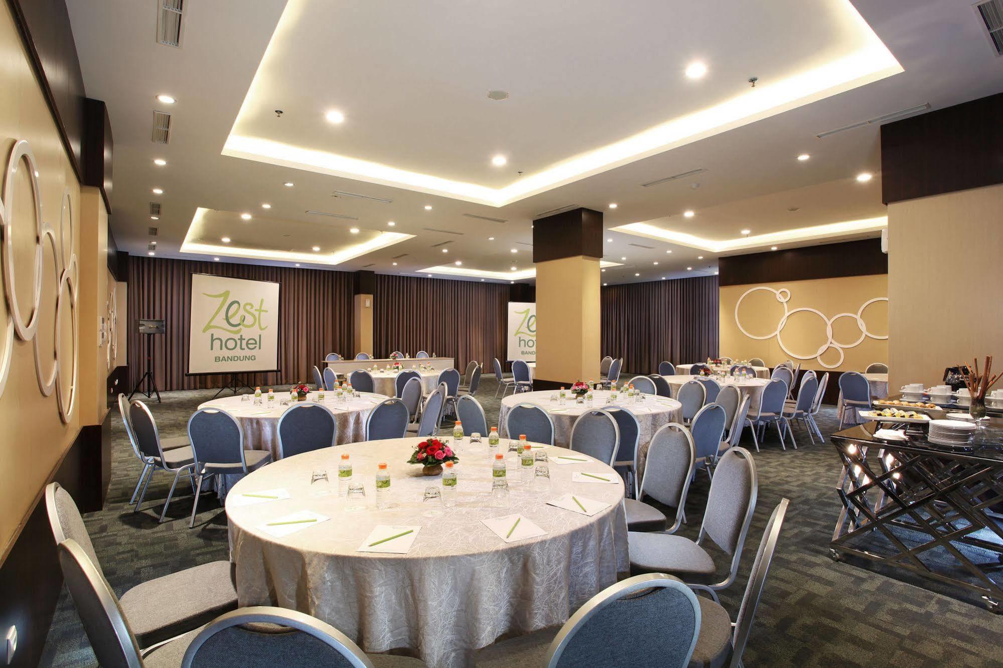 Zest Sukajadi Bandung By Swiss-Belhotel International Екстер'єр фото